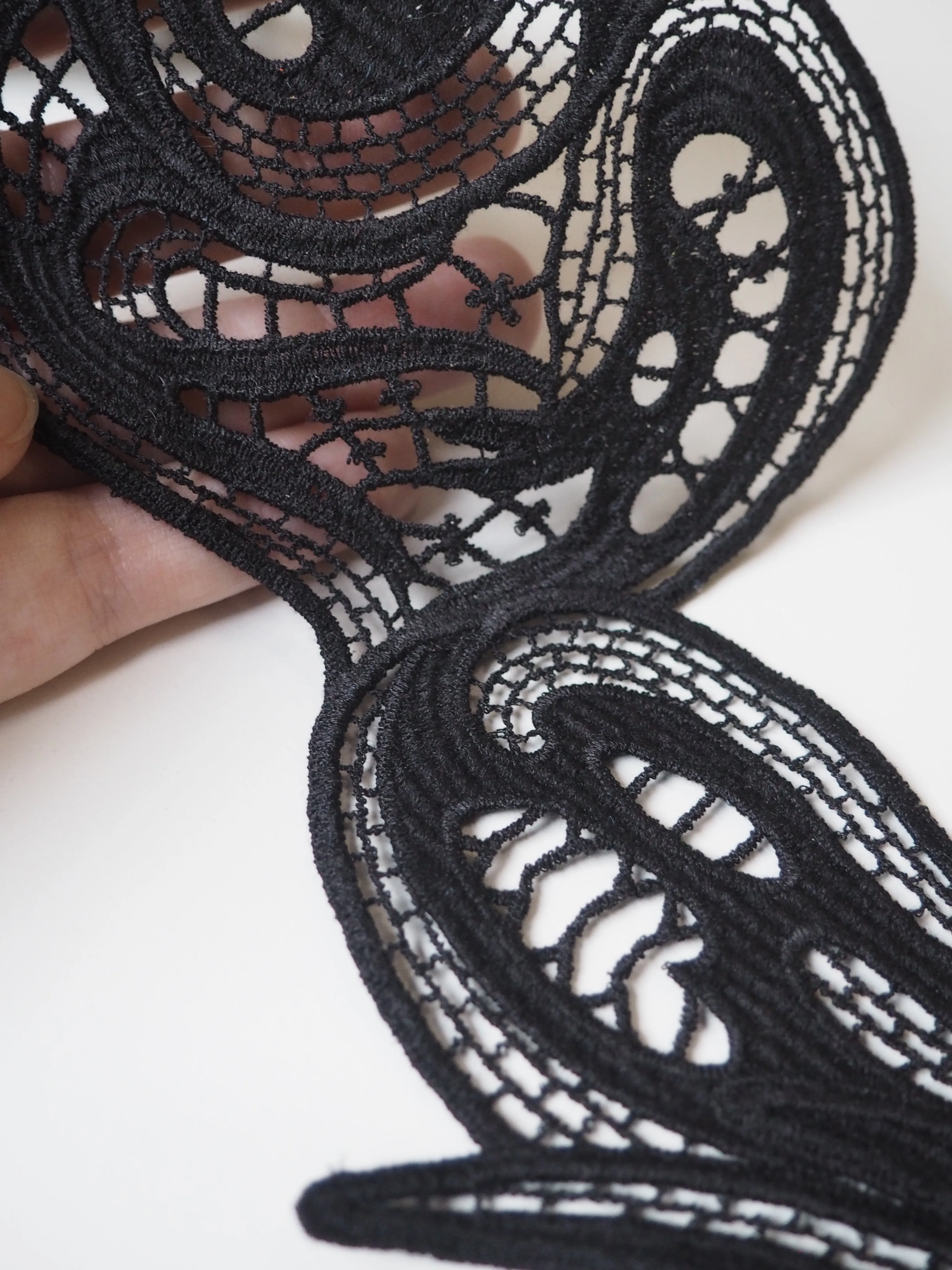 Black Swirl Guipure Lace Trim 10cm