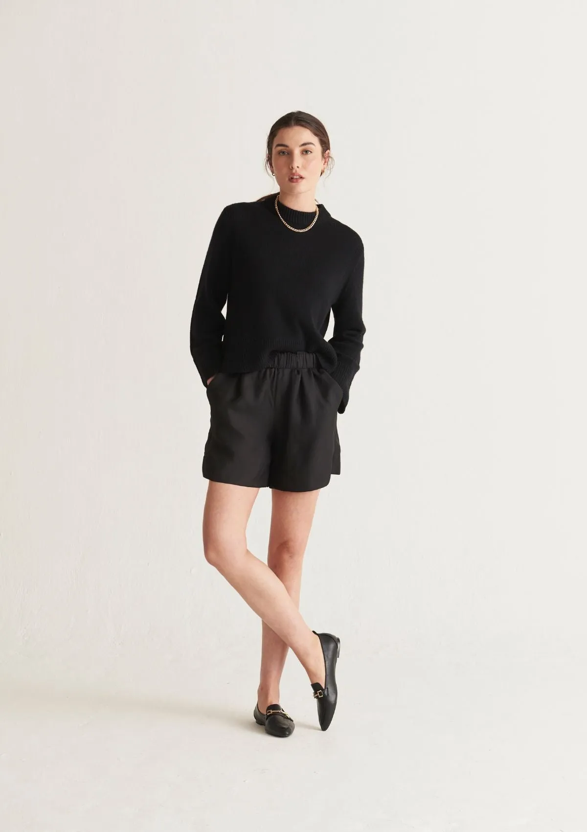 Cropped Cashmere Sweatshirt in Black