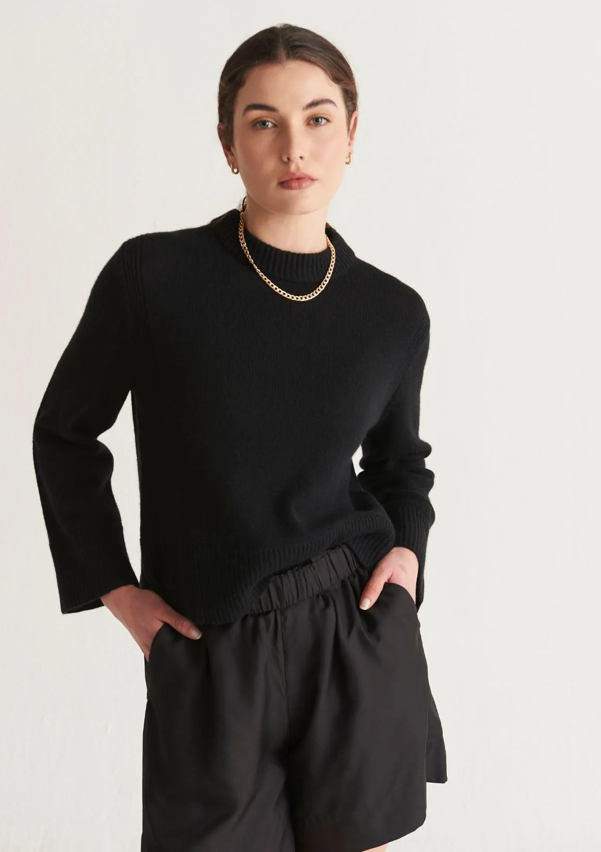 Cropped Cashmere Sweatshirt in Black