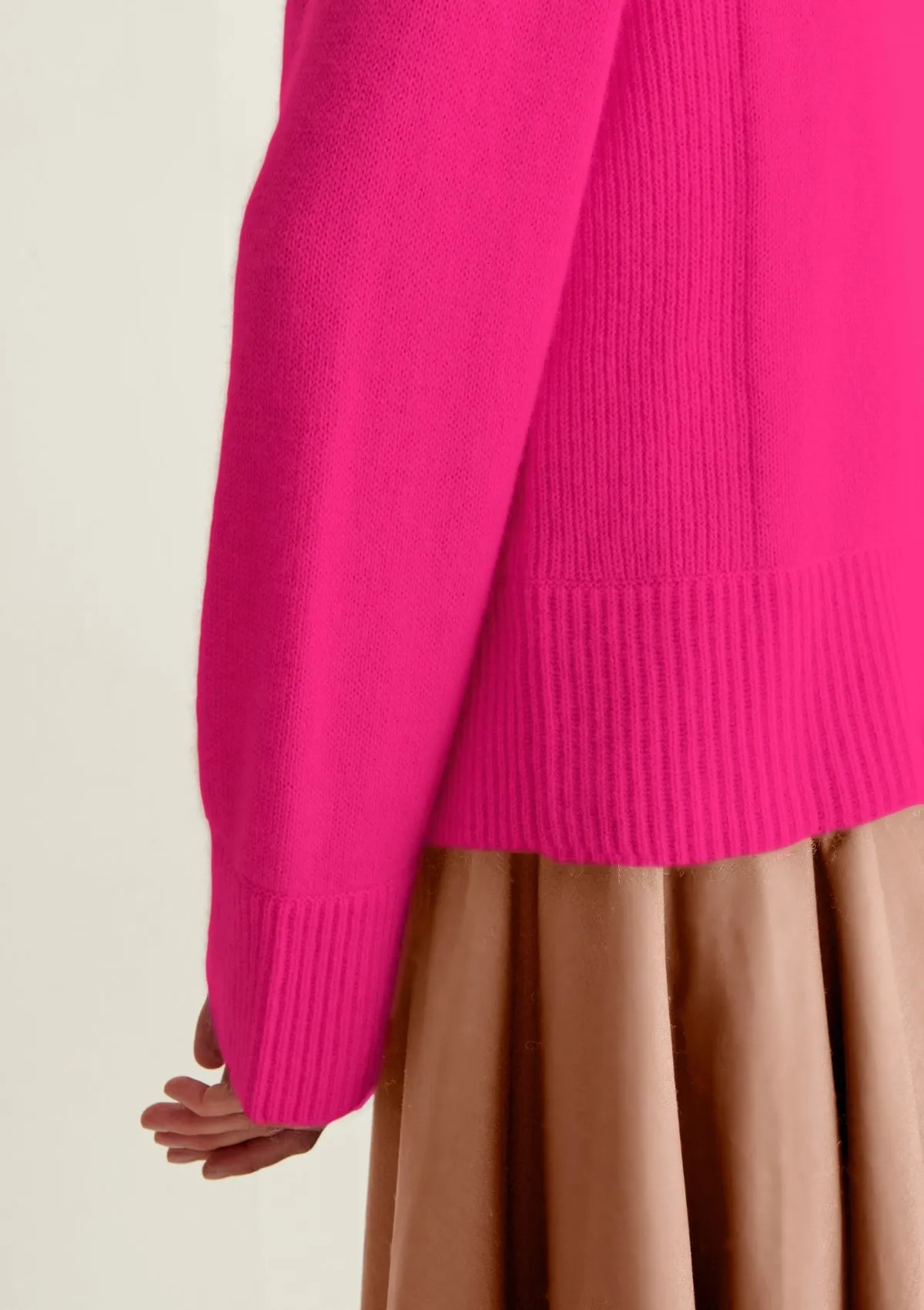 Cropped Cashmere Sweatshirt in Cherry Pink