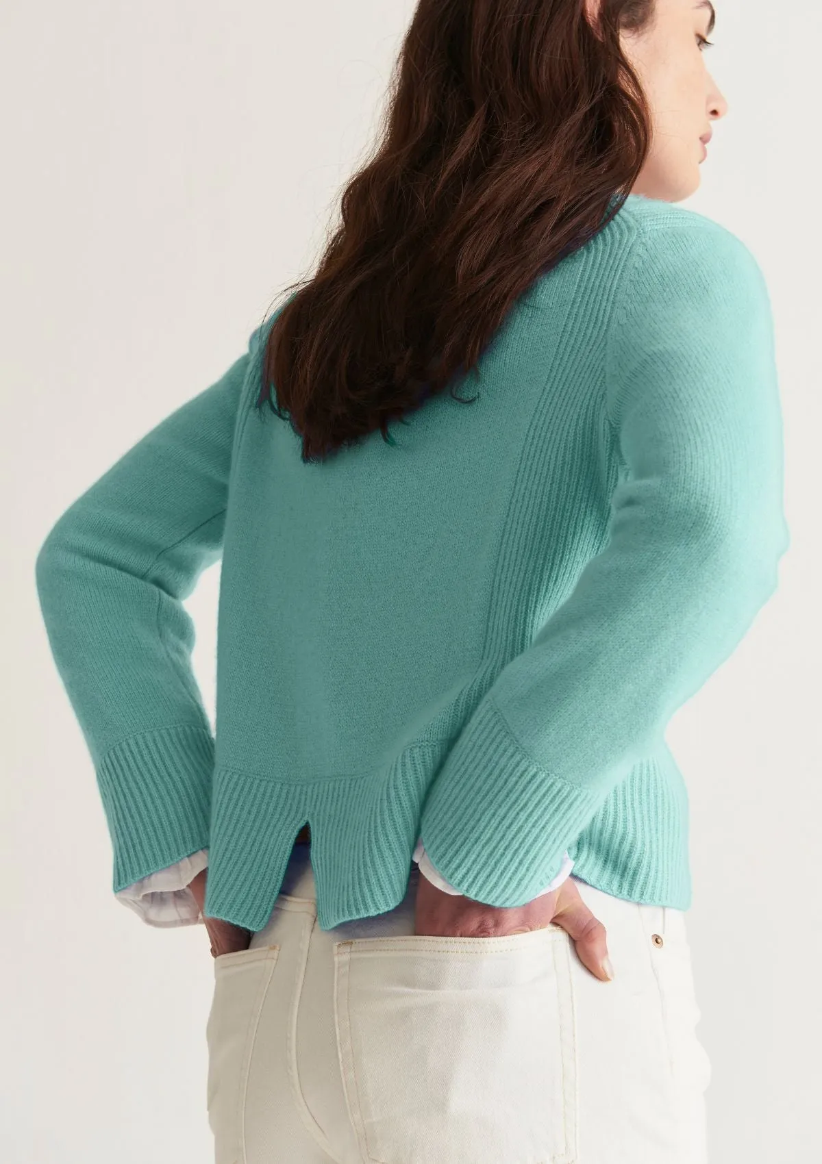 Cropped Cashmere Sweatshirt in Mint Green