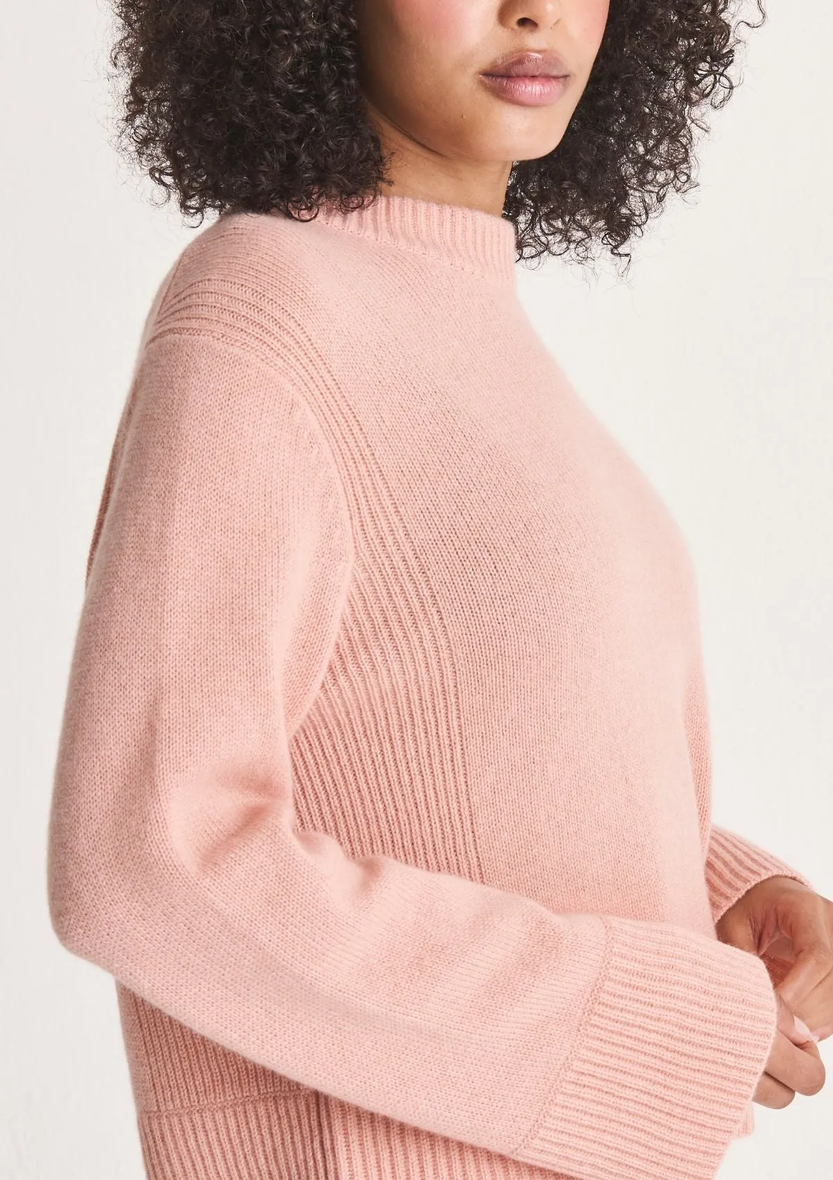 Cropped Cashmere Sweatshirt in Peachy