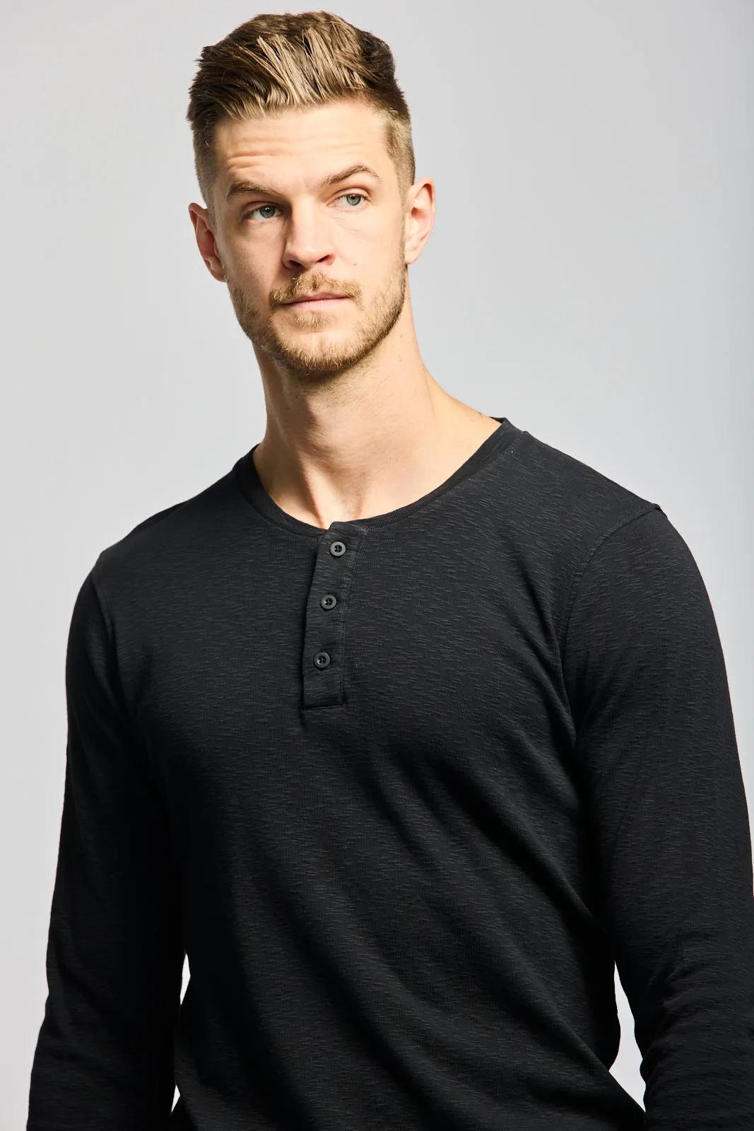 Easy Mondays T Shirt LS Henley Slub Black