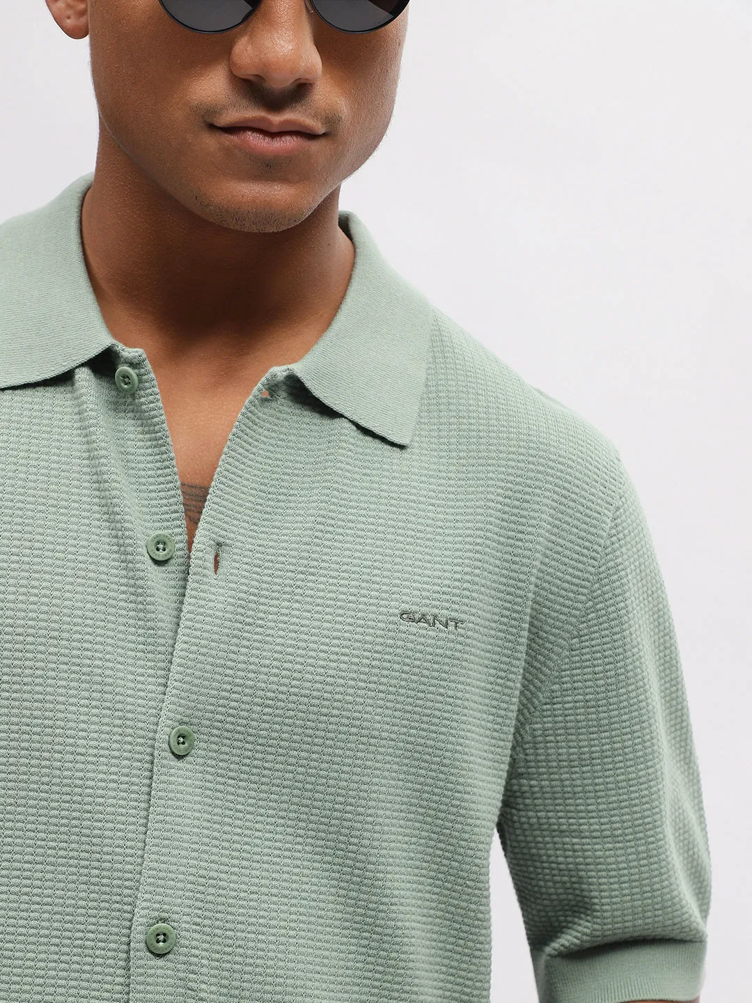 Gant Men Green Solid Spread Collar Short Sleeves Shirt