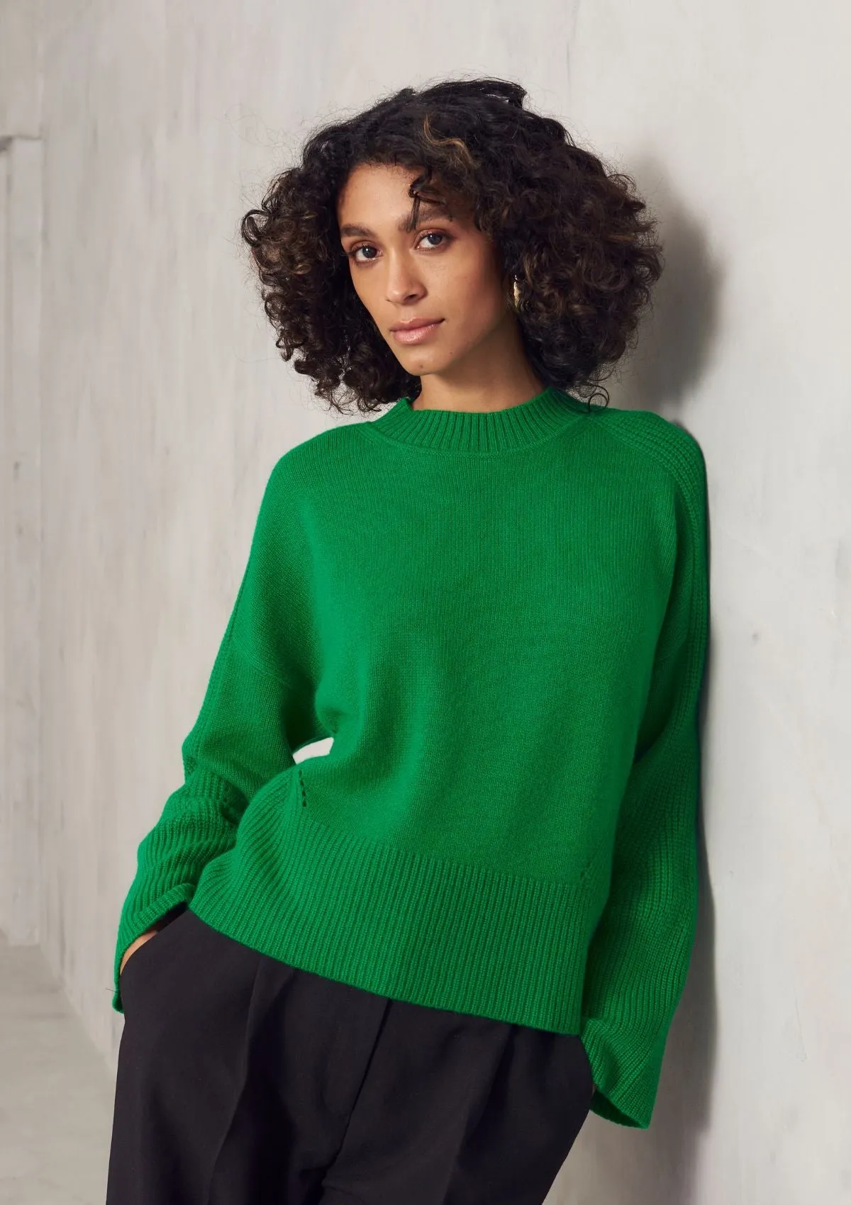 Ribbed Detail Lofty Crew Sweatshirt in Billiard Green