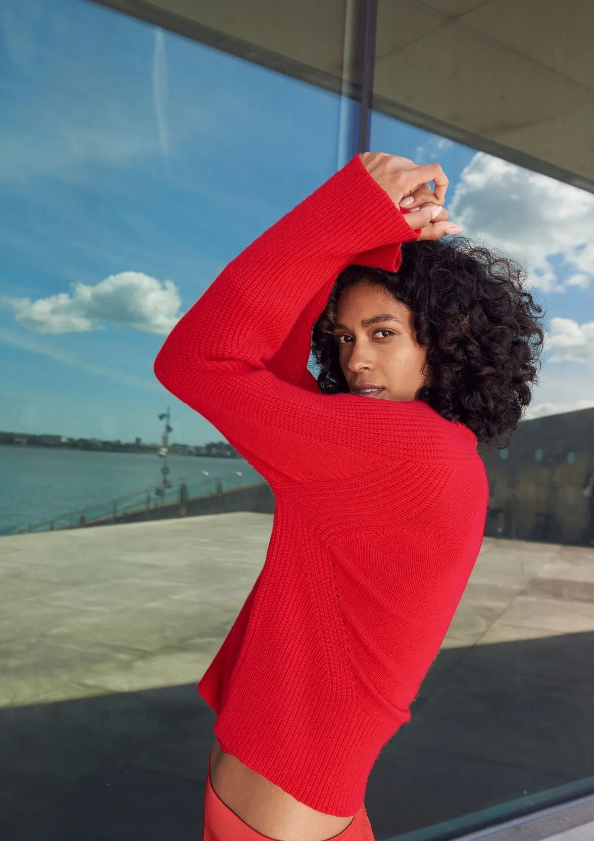 Ribbed Detail Lofty Crew Sweatshirt in Crimson Red