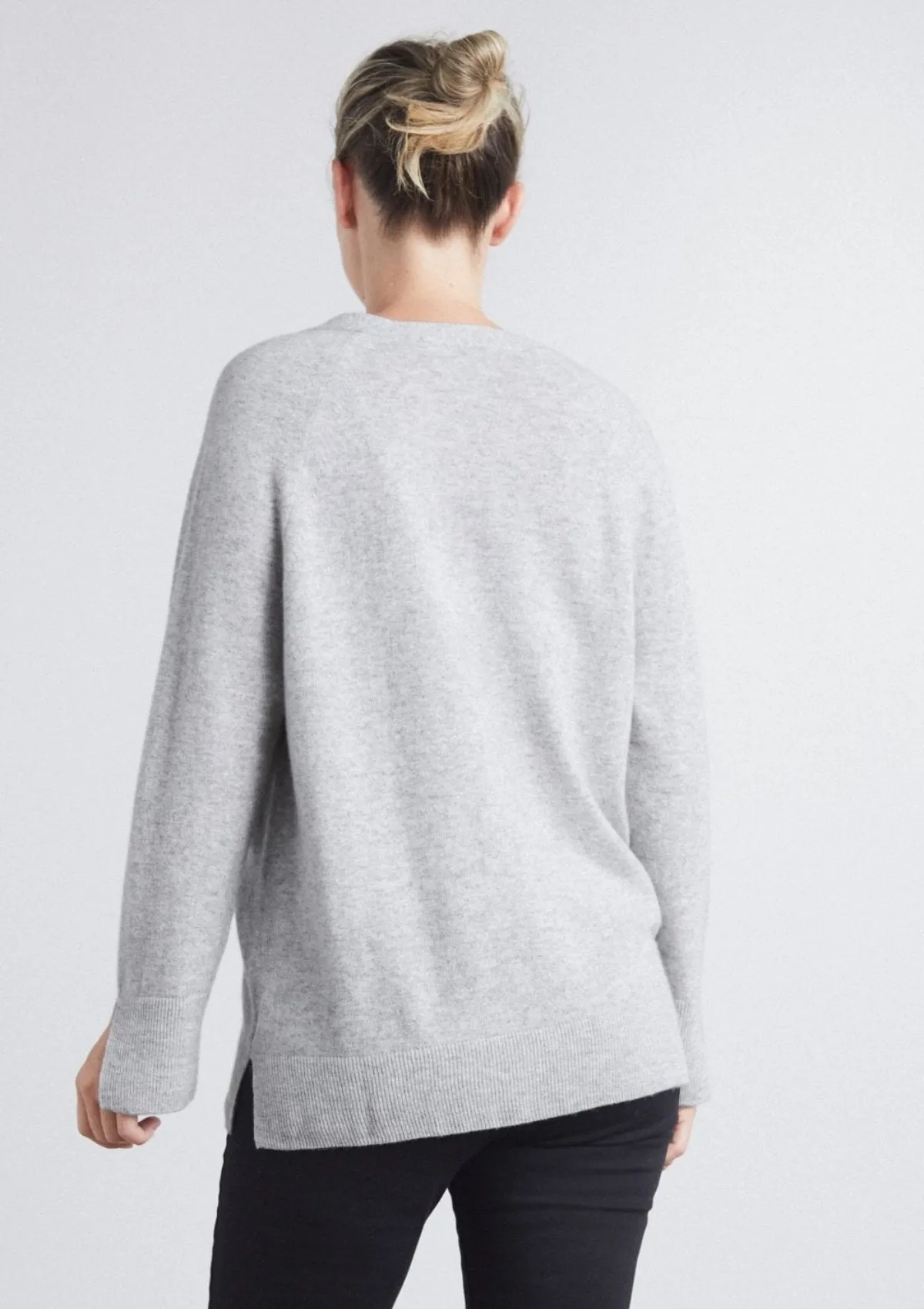 V Neck Cashmere Cardigan in Foggy Grey